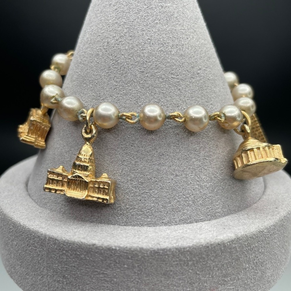 Vintage Charm Bracelet Washington DC Gold Tone Faux Pearl Monument Souvenir 6"